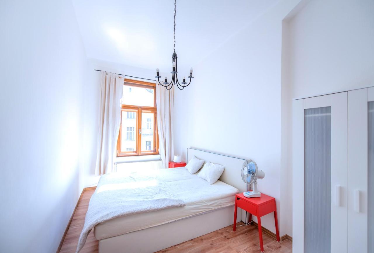Apartments Vezenska ปราก ภายนอก รูปภาพ