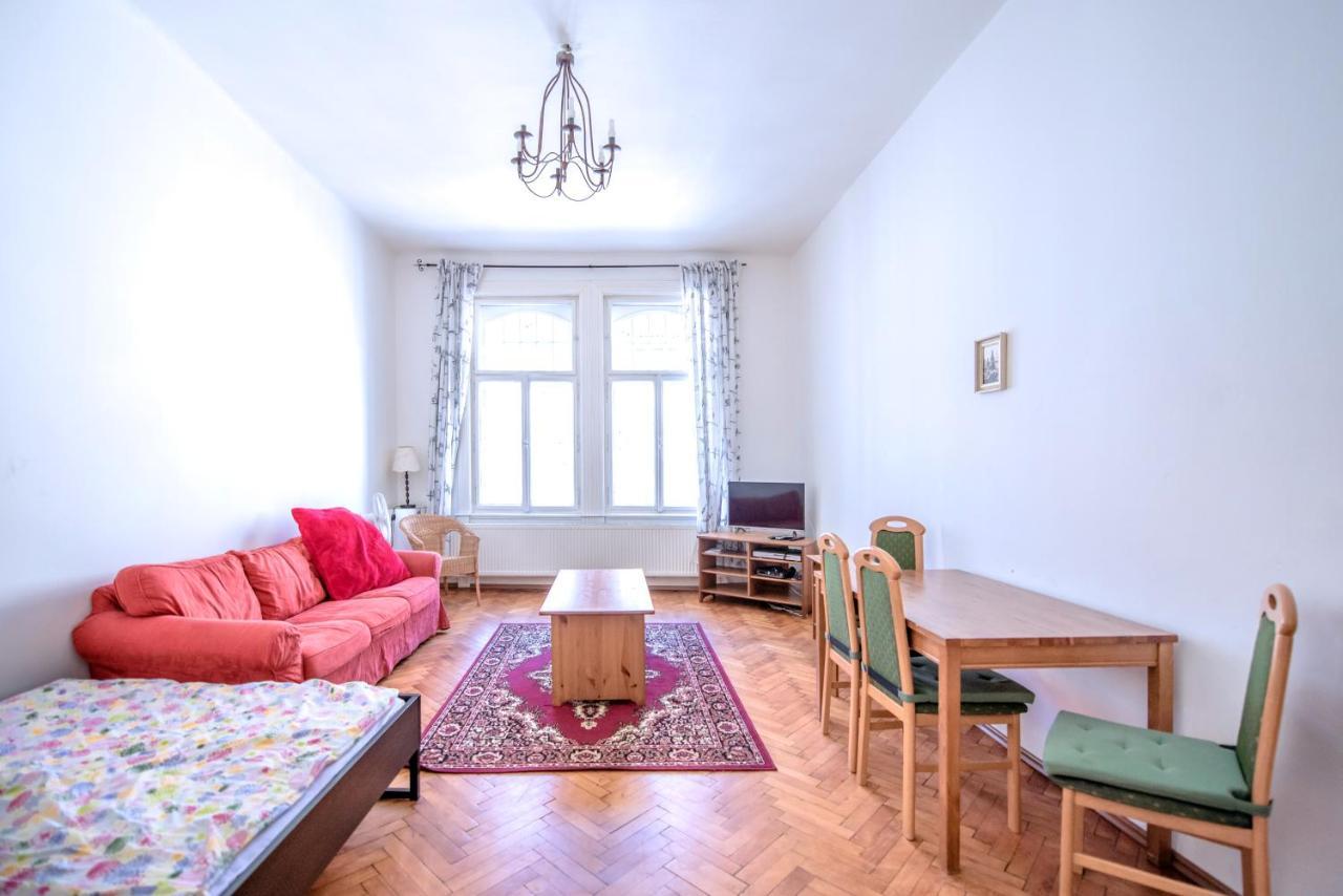 Apartments Vezenska ปราก ภายนอก รูปภาพ