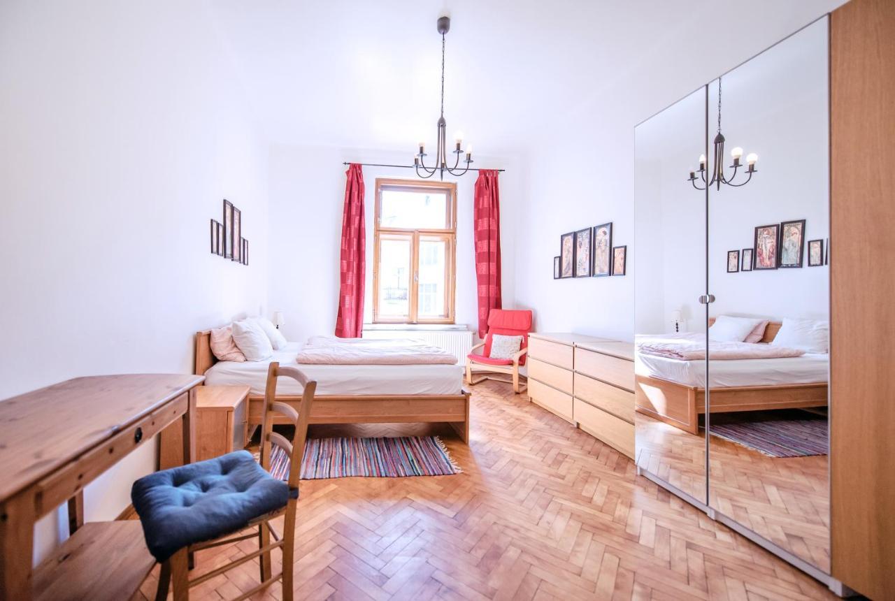 Apartments Vezenska ปราก ภายนอก รูปภาพ