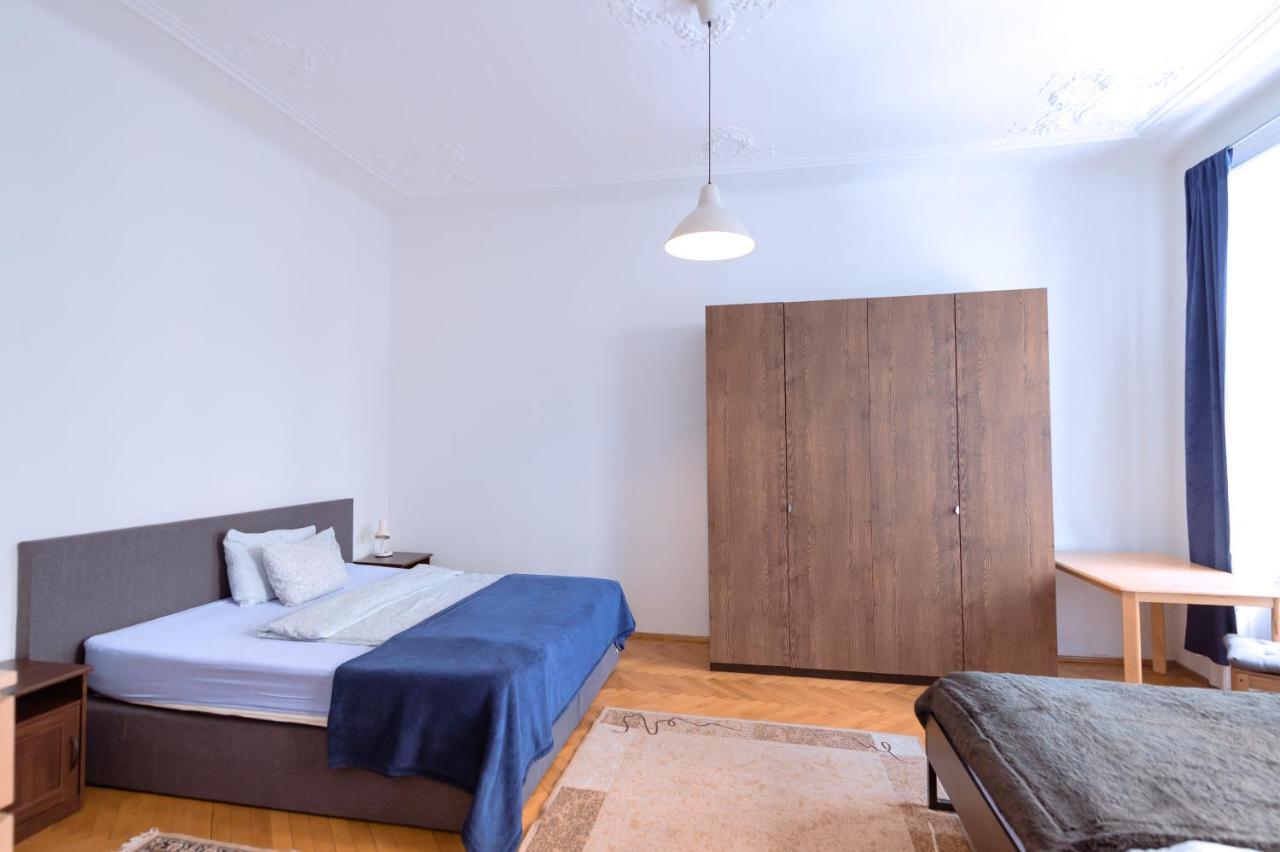 Apartments Vezenska ปราก ภายนอก รูปภาพ