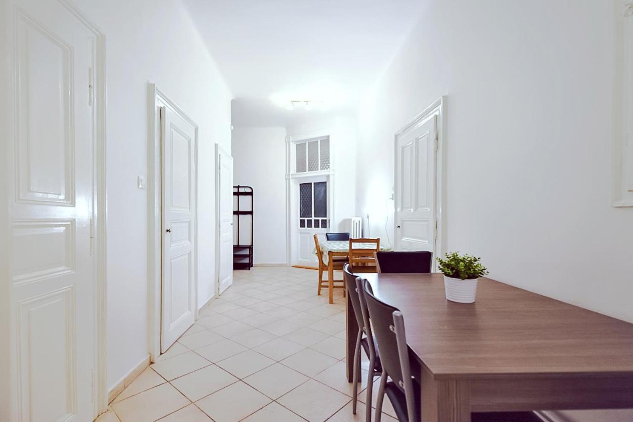 Apartments Vezenska ปราก ภายนอก รูปภาพ