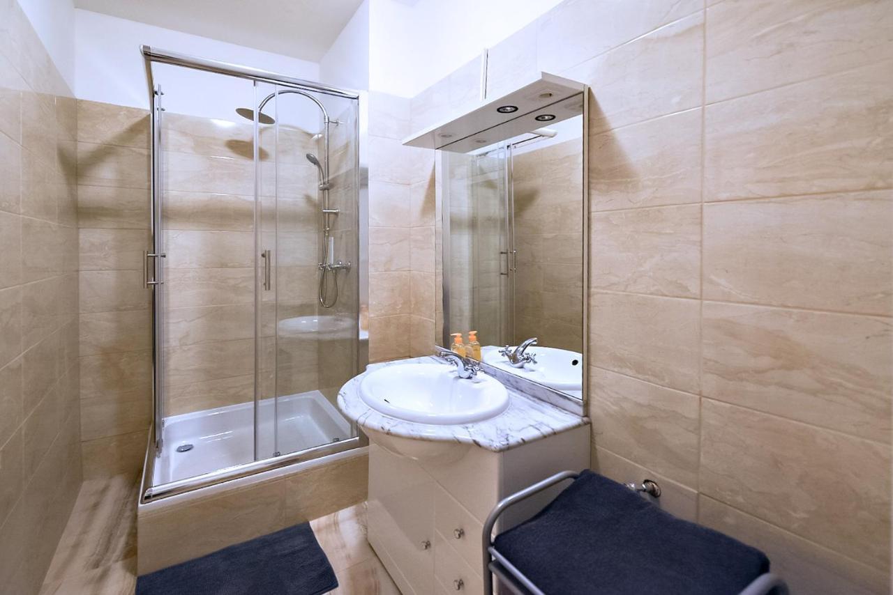 Apartments Vezenska ปราก ภายนอก รูปภาพ
