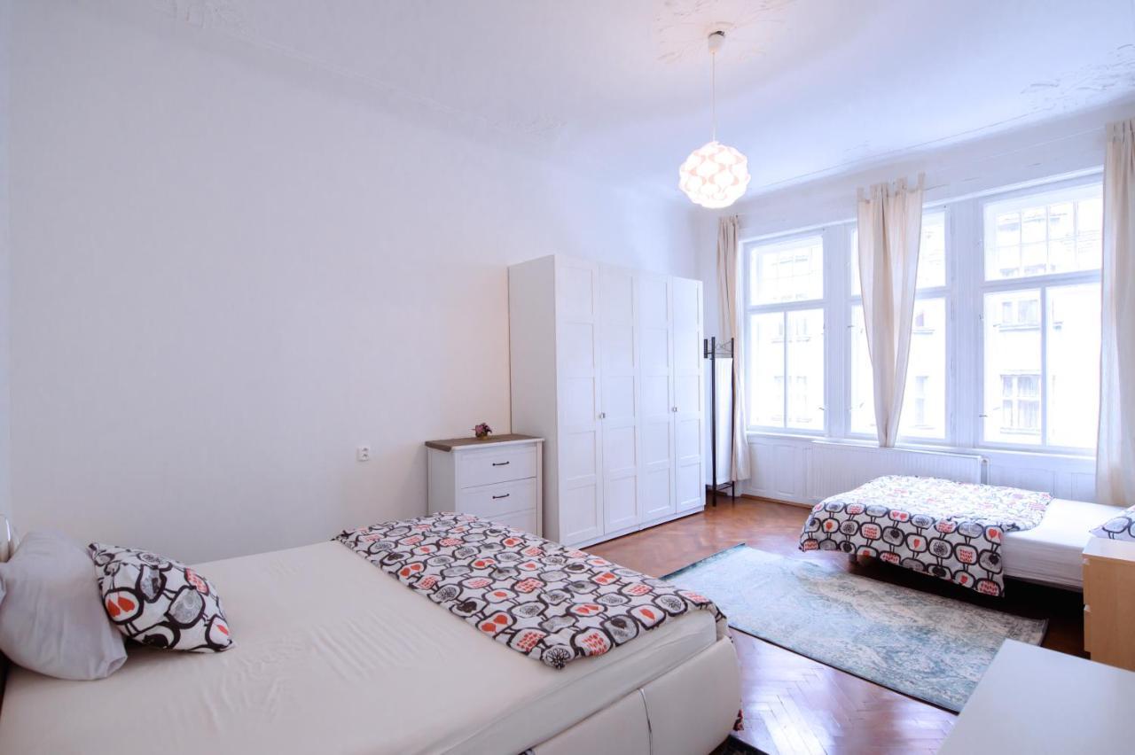Apartments Vezenska ปราก ภายนอก รูปภาพ