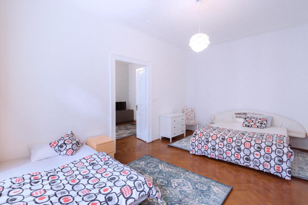 Apartments Vezenska ปราก ภายนอก รูปภาพ