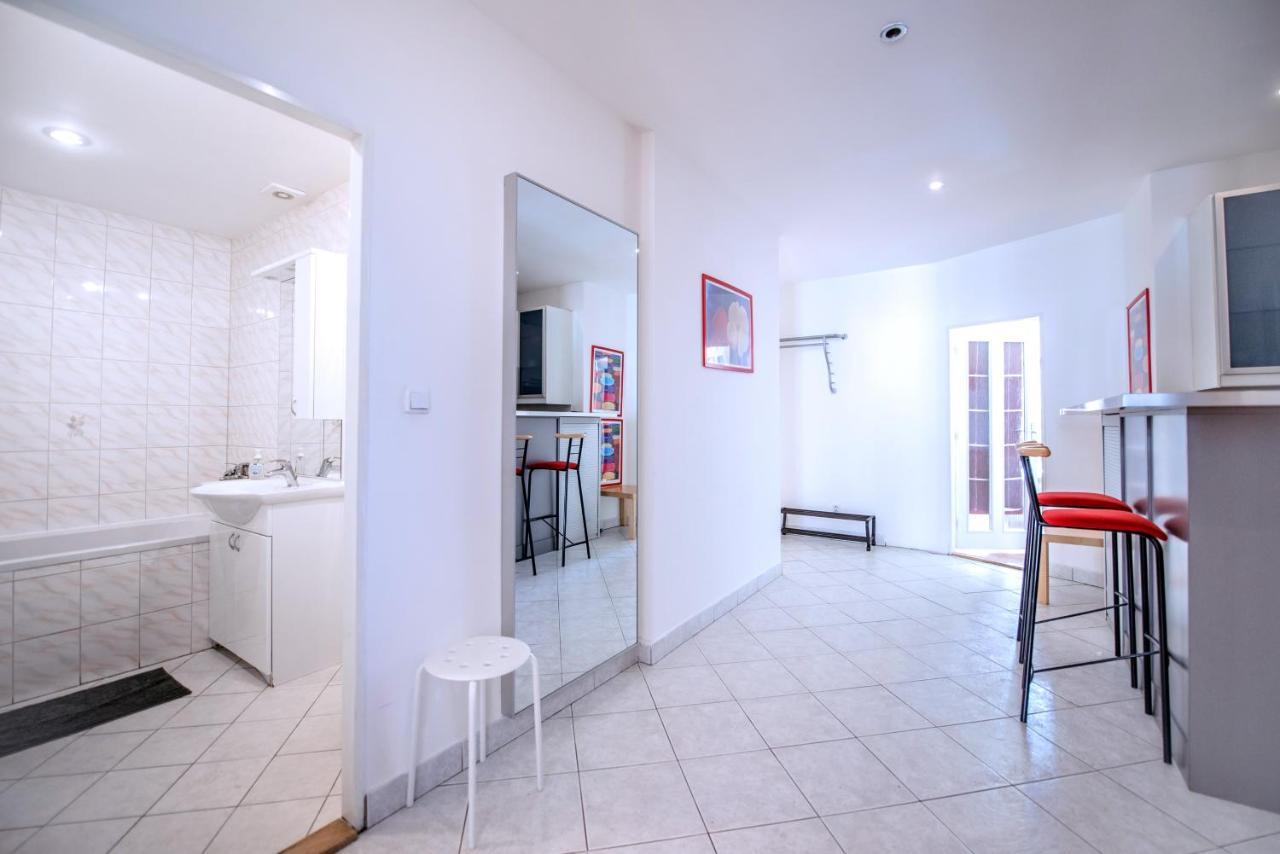 Apartments Vezenska ปราก ภายนอก รูปภาพ