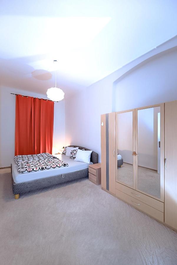 Apartments Vezenska ปราก ภายนอก รูปภาพ