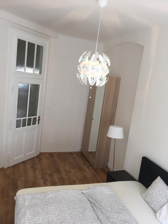 Apartments Vezenska ปราก ภายนอก รูปภาพ