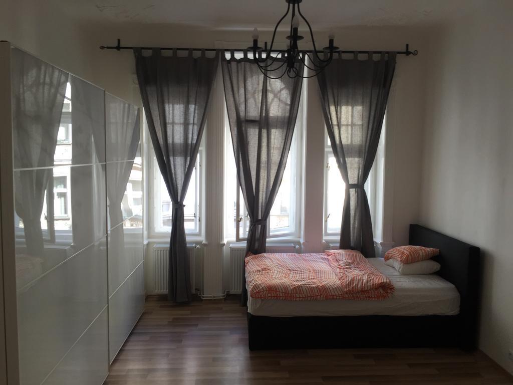 Apartments Vezenska ปราก ภายนอก รูปภาพ